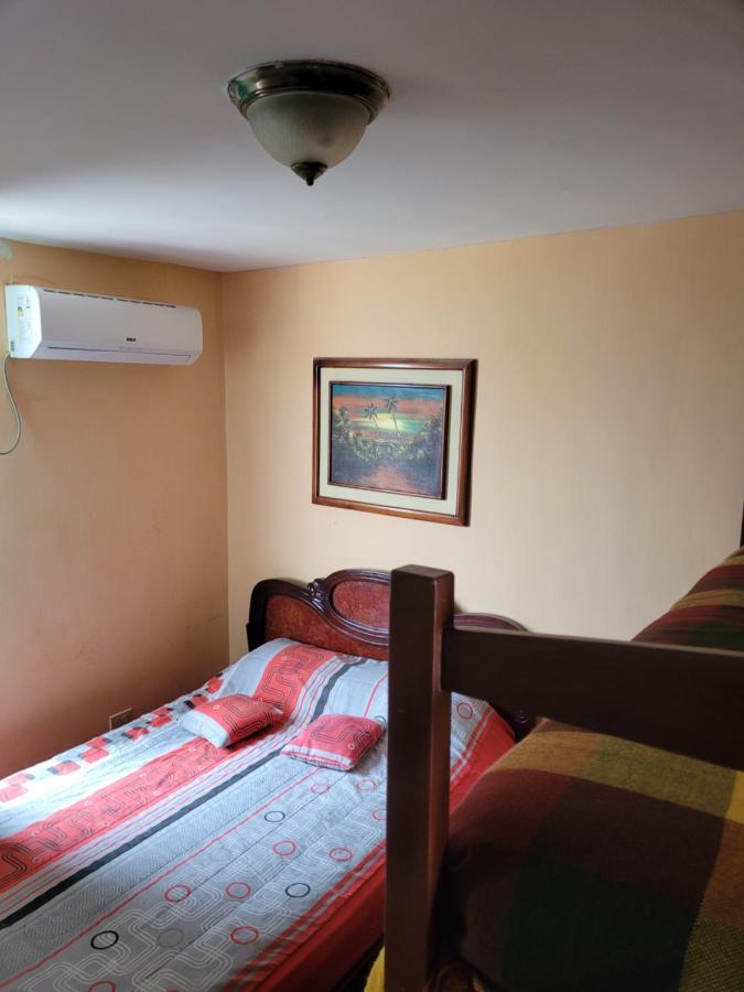 Hostal Haziel Salinas  Buitenkant foto